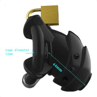 The Big Black promises unremovable security with its sturdy padlock. Unlike with screw mechanisms that loosen, it ensures a firm fit, compliant with TSA, enhancing your BDSM scenes with unparalleled control.