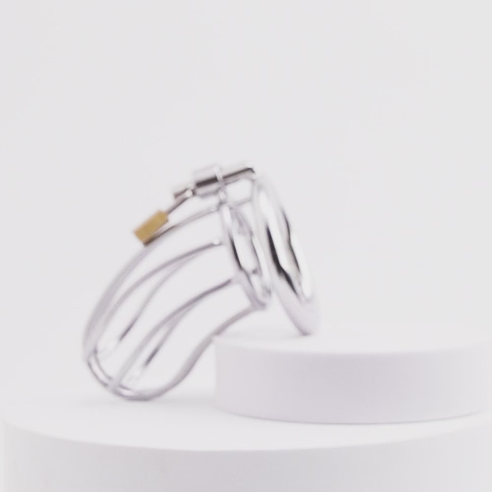 Keep control with our discreet metal. Designed with secure points to prevent losing restraint. All three ring sizes included for optimal fit, and a zip pouch makes storage easy.